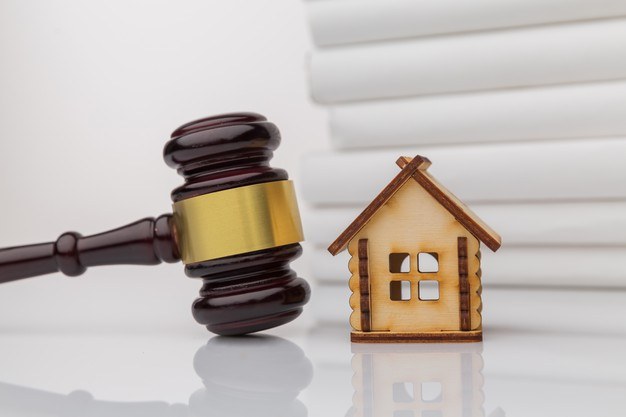 Accomplir la transaction immobilière dans le cadre légal