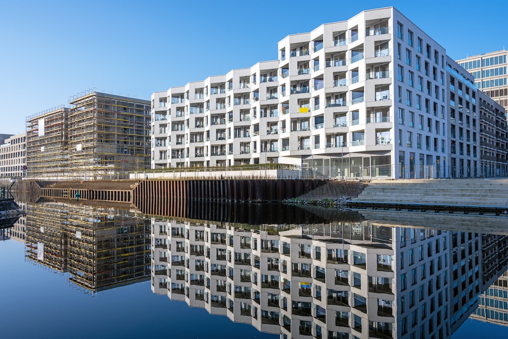 Panneau de chantier : une perspective juridique sur les conséquences de la non-conformité