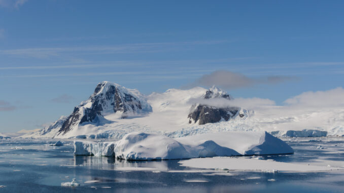 Embarquez pour une expérience inoubliable dans les régions polaires